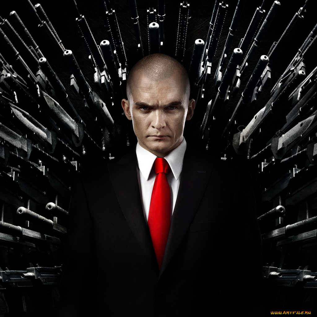 Обои Кино Фильмы Hitman: Agent 47, обои для рабочего стола, фотографии кино  фильмы, hitman, agent 47, черный, костюм, убийца, киллер, rupert, friend,  руперт, френд, оружие, хитмэн, агент, 47, красный, галстук Обои для